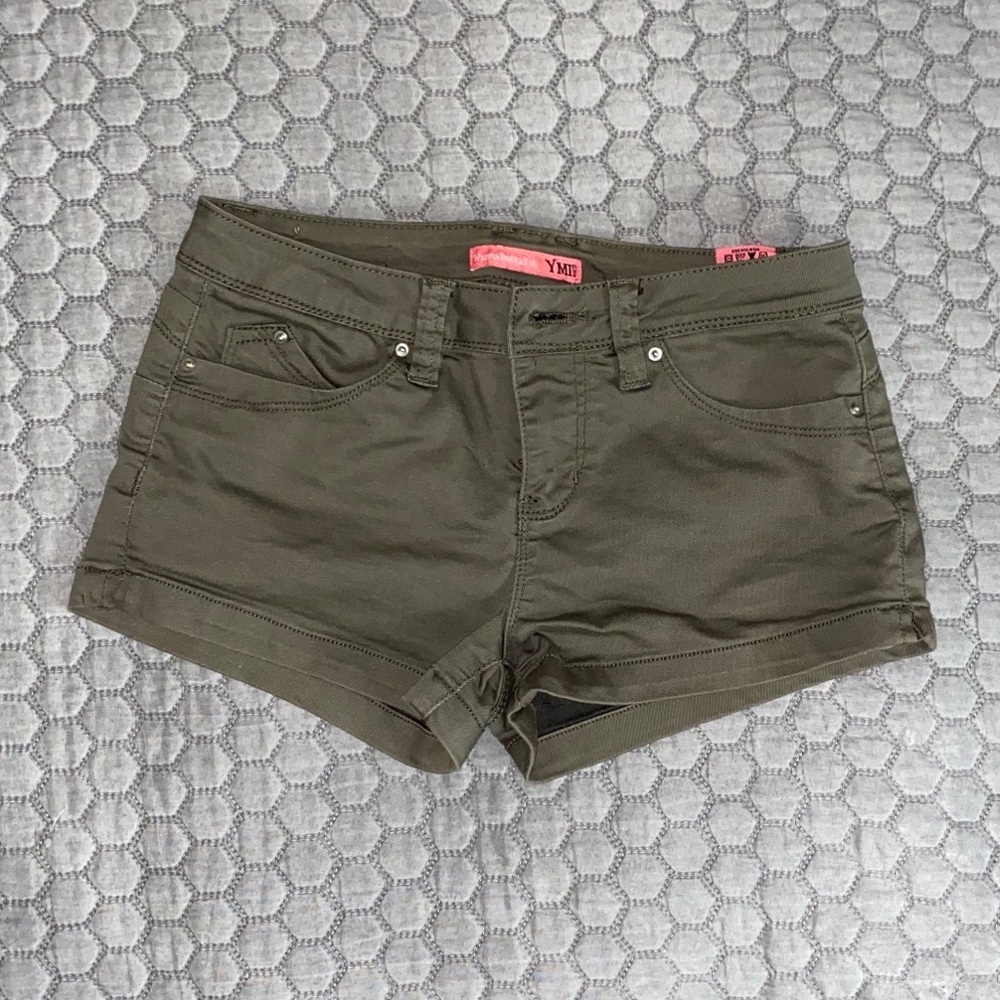SHORT SHORTS